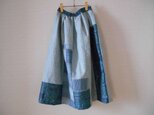ブルー系紬のパッチワークリメイクスカートの画像