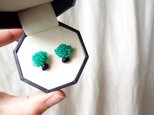 送料無料【刺繍ピアス】Green Onyx × Black Spinel