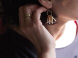 美しく輝くフランス製ヴィンテージゴールドビーズとフレンチスフレガラスのピアス <ロング>(TJ10913)の画像