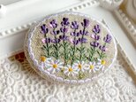 刺繡ブローチ　ラベンダーとカモミールB　楕円横型　の画像