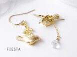 【14kgf】小鳥とクリスタルのボタニカルピアス（イヤリング可）の画像