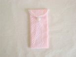 花柄レースを付けた縦長フラップポーチ（ピンク）の画像