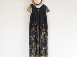 鳥柄のインドネシアの布で作ったワンピースの画像