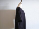 vネックのドルマンスリーブ*黒Tシャツの画像