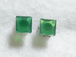 スクエアグリーンオニキスのスタッドピアス（6mm・チタンポスト）