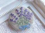 リネン　ラベンダーの花束　刺繍ブローチ　 丸50ﾐﾘの画像