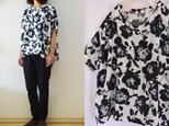 モノクロ花柄pt ハードマンリネン　ゆるり半袖プル　