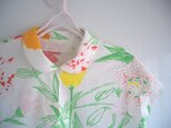爽やかブラウス 大きなのお花の画像