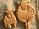 wooden parent and child of the sheep iの画像