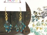 天然さざれ石のシャワーピアス&イヤリングTypeⅡ(カイヤナイト×ゴールド)の画像