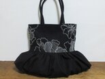 K様オーダー／白糸刺繍の黒色バルーン型かばんの画像