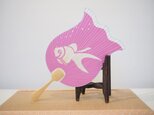 切り絵うちわ　金魚