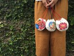 まんまるかわいい 手染め 巾着袋 Bingata drawstring pouch "Flowers"の画像