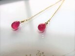 k10YG※ドロップカットルビーのウェーブピアス