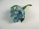 手染め布花 ブルー(青い)アジサイ(紫陽花)のコサージュの画像