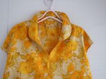 爽やかブラウス シルク オレンジ色のお花の画像