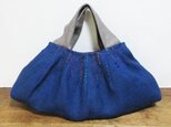夏セール◇ユニークな持ち手の青いジュートかばんの画像