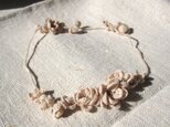 【 フルール　－　コリエ　Ｂ　】花のネックレス　Ｂ ベージュ系