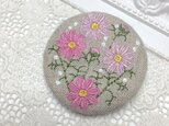 刺繍ブローチ　秋桜　50ミリ丸の画像