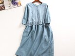 f82119（再販2）一着で素敵なワンピがやっぱり好き　レース　刺繍入り　麻の切替ワンピース 水色
