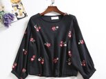 f90228(再販2)大人可愛さが増やす　花柄刺繍の長袖ブラウス