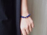 【SALE！】送料無料 ラピスラズリと銀色ビーズのブレスレット◆seven stones