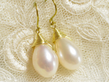 （１点もの）ゴールドチタンピアス・大粒しずくパール（ホワイト）