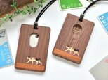 木製パスケース【歩く猫】三毛猫/ウォールナットの画像