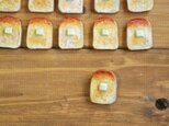 こんがり食パンの陶土ブローチの画像
