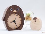 赤ちゃんペンギンがついているブラックウォルナットのペンギンの置き時計【クオーツ時計】