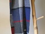 手織り柄織りカシミヤマフラー／ネイビー+赤の画像