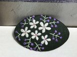 手刺繍バレッタ＊花の色の画像