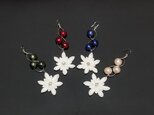 【つまみ細工】ピアス*Twinkle Snowの画像