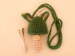 ホルン マウスピースケース(毛糸)折れ耳ウサギ【エバーグリーン(草色)】首掛け用の画像