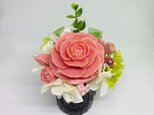 石鹸彫刻 香る花のアレンジメントの画像