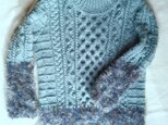 アラン模様とファーヤーンのオフタートルネックセーターの画像