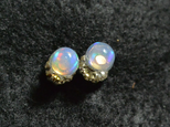 （１点もの）プレシャスオパールのスタッドピアス（5mm・チタンポスト）