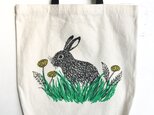 rabbit and dandelion tote w/short handleの画像