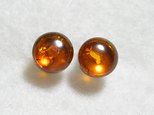 （１点もの）バルティックアンバーのスタッドピアス・8mmライトコニャック（チタンポスト）