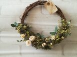 【送料無料】白バラのシックなgreen wreathの画像