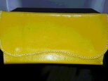 黄色の長財布の画像