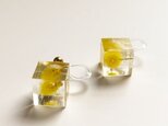 ミモザのイヤリング（樹脂製ノンホールピアス）の画像