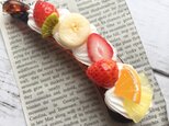 苺とフルーツのバナナクリップ  スイーツデコ  フェイクスイーツの画像