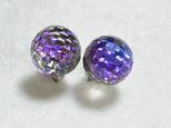 スワロフスキー・レアストーンのピアス（ヘリオトロープ・10mmミラーボール）