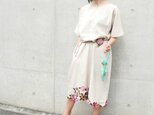 春色花のカットワーク裾刺繍リネンワンピースの画像