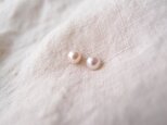 残りわずか【K14gf】ボタンパールのスタッドピアス