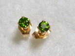クロム・ダイオプサイド・ラウンドファセットの14kgfピアス（3mm）