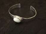 White jadeのbangleの画像