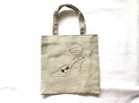お花ストラップパンプス刺繍のバッグの画像
