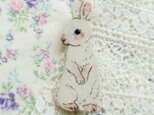 春の新作　春の白ウサギちゃんブローチ　の画像